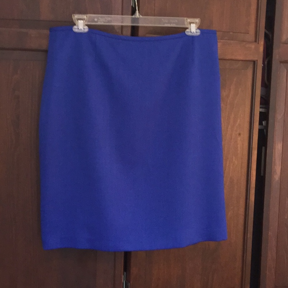 Dillard’s Preston &York Textured cobalt blue skirt